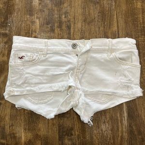 Hollister white jean shorts. Women’s size 3 (26)